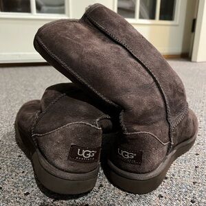 UGG kid’s chocolate Brown Suede Boots